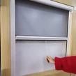 Posuvná sieť proti hmyzu na okno 130x160 cm, okenná roleta - možnosť strihu na mieru