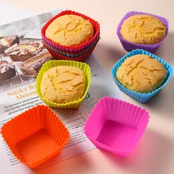 12-dielna farebná silikónová forma na muffiny - štvorcová