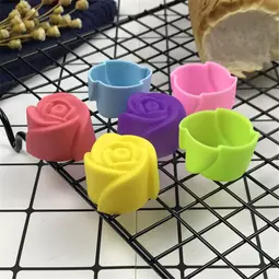 12-dielna farebná silikónová forma na muffiny - forma na ružu