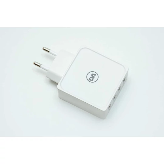 Napájací adaptér Daewoo Fast Charger, nabíjací prúd 2,4 A, 4 zásuvky USB, biely