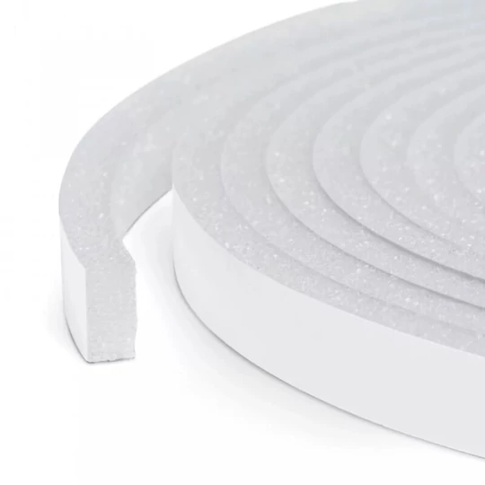 Samolepiaci špongiový izolačný profil na dvere a okná, 5 x 18 mm, 5 m