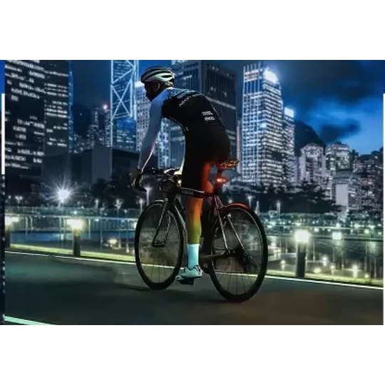 Batériové zadné LED svetlo na bicykel s indikátorom, zvukovými a svetelnými signálmi, diaľkové ovládanie