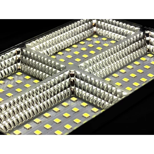 Solárna LED lampa s vysokým jasom, diaľkovým ovládaním a nastaviteľným držiakom