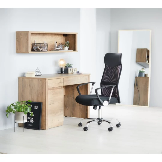 Ergonomická kancelárska stolička s vysokým operadlom v čiernej farbe s chrómovými nohami