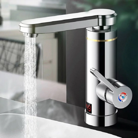 Nerezová farba nerezový prietokový ohrievač vody s displejom, spodné pripojenie 3000W