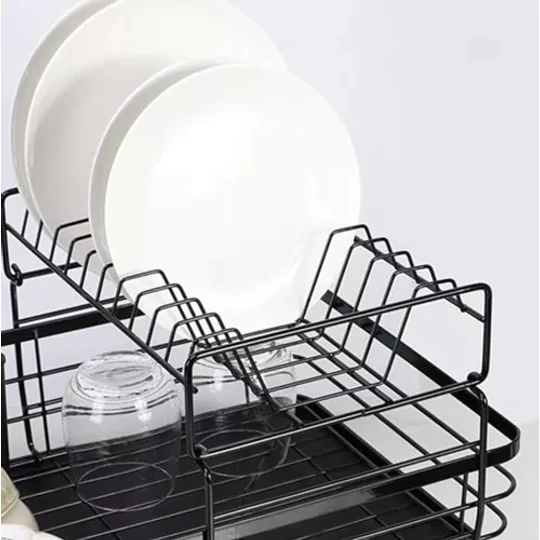 Dvojposchodový kuchynský dehydrátor s kovovým rámom a odkvapkávacou miskou, čierny