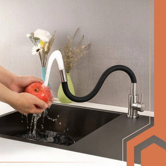 Flexibilný stojací kuchynský batériový kohútik s 360° flexibilnou silikónovou hadicou, nastaviteľnou výškou výtoku, INOX batériou a perlátorom