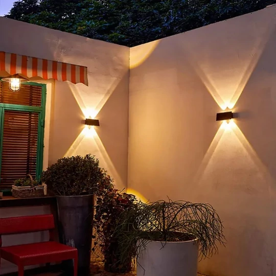 Nástenná, vonkajšia, solárne napájaná, dobíjateľná LED lampa, 8 LED