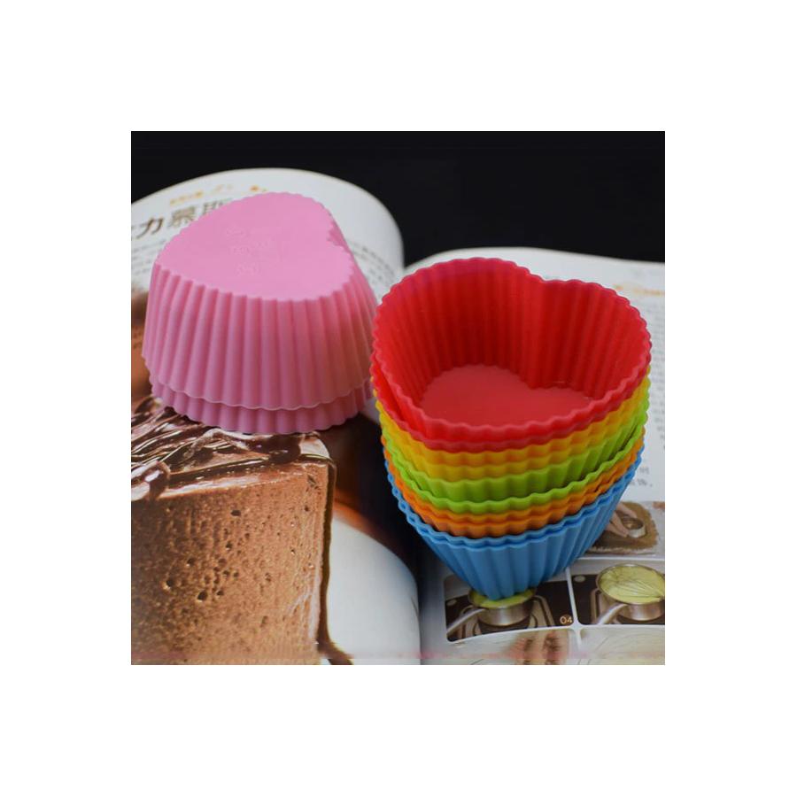 12-dielna farebná silikónová forma na pečenie muffinov - tvar srdce