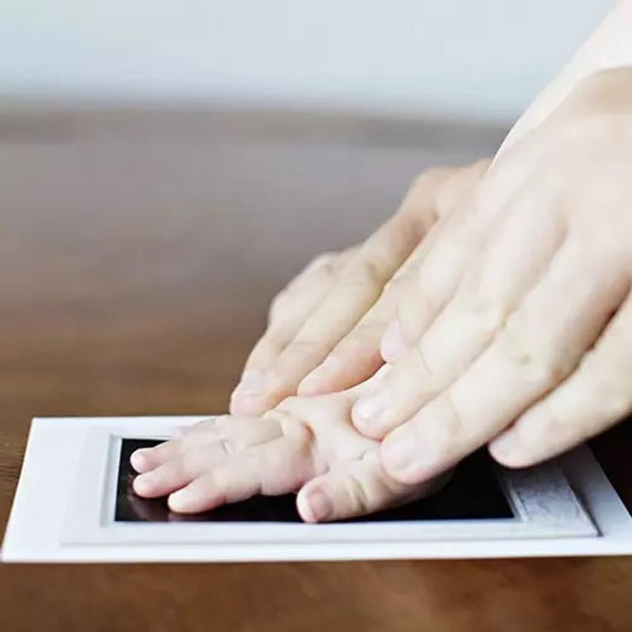 Tvorba odtlačkov rúk a nôh pre bábätká bez použitia farbív